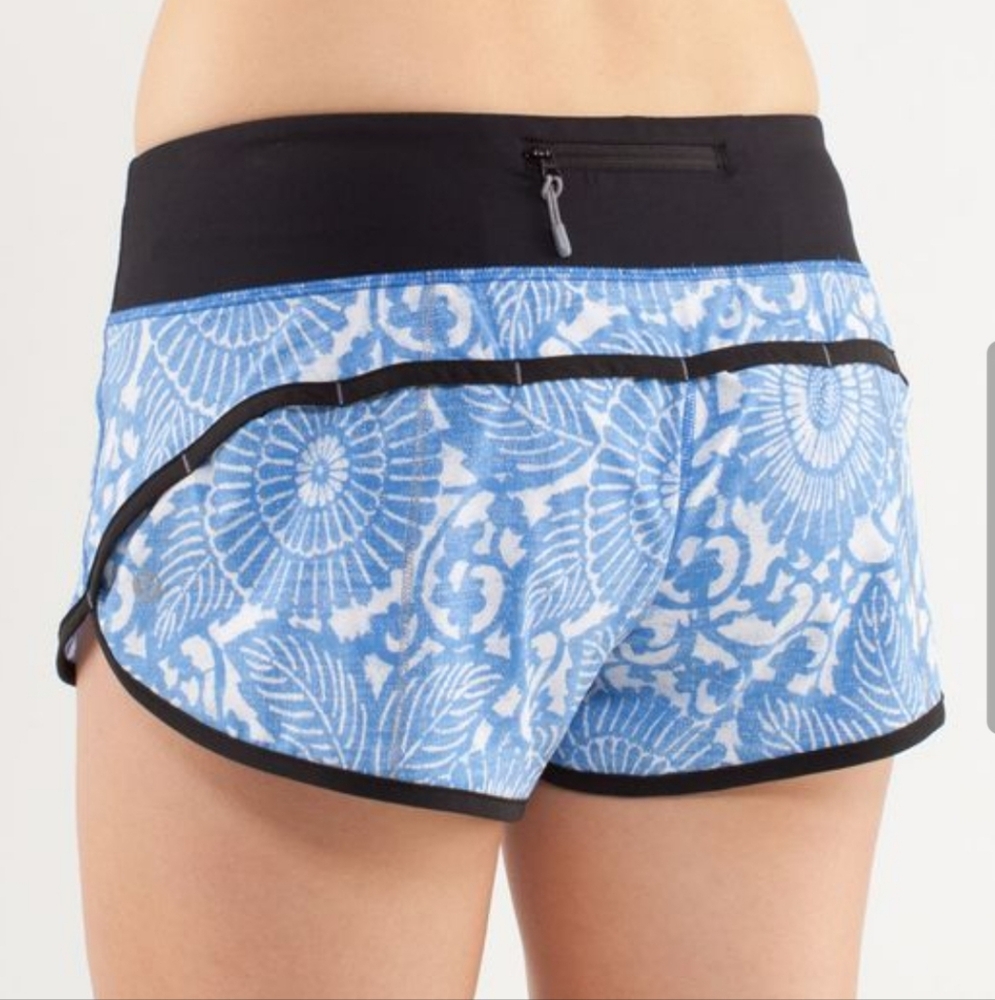 Lululemon Athletica Women's Blazer Blue Floral Shorts